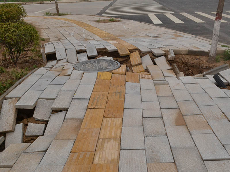 道路裂縫怎樣處理？路面裂縫修補(bǔ)方法介