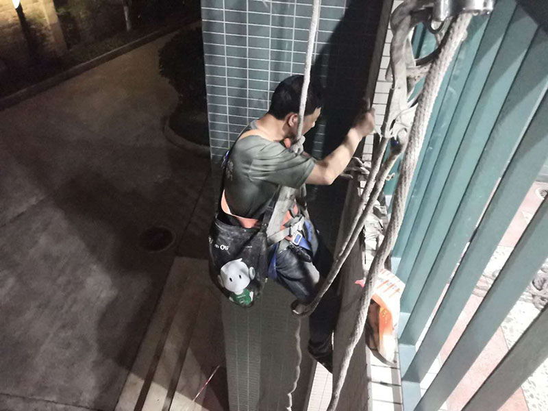 窗臺漏水用什么膠比較好？這種方法，誰