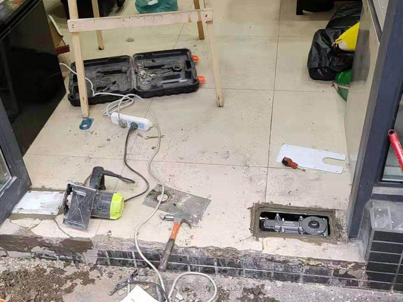 玻璃門地彈簧壞了怎么修？玻璃門地彈簧