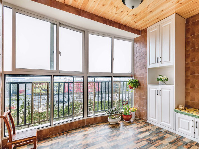 別墅陽臺改造案例 現(xiàn)代風(fēng)格