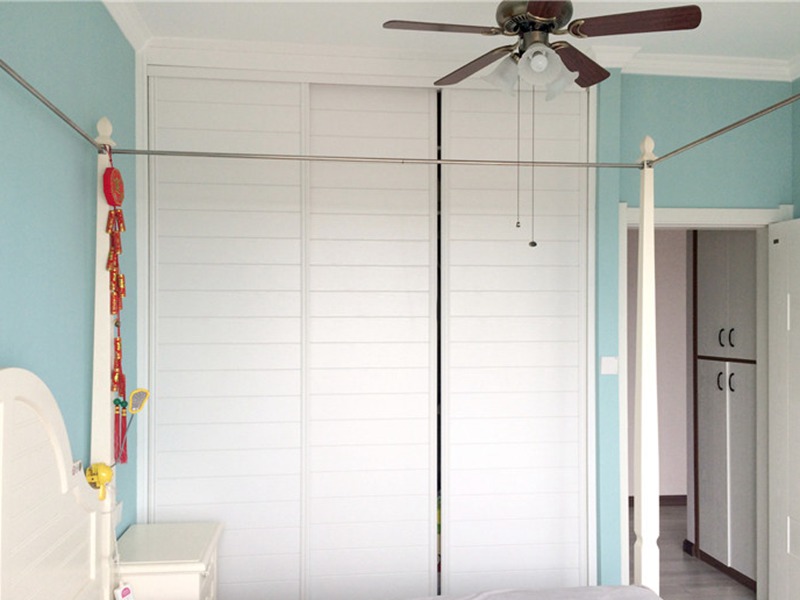 舊房子墻面翻新北歐風衣帽間