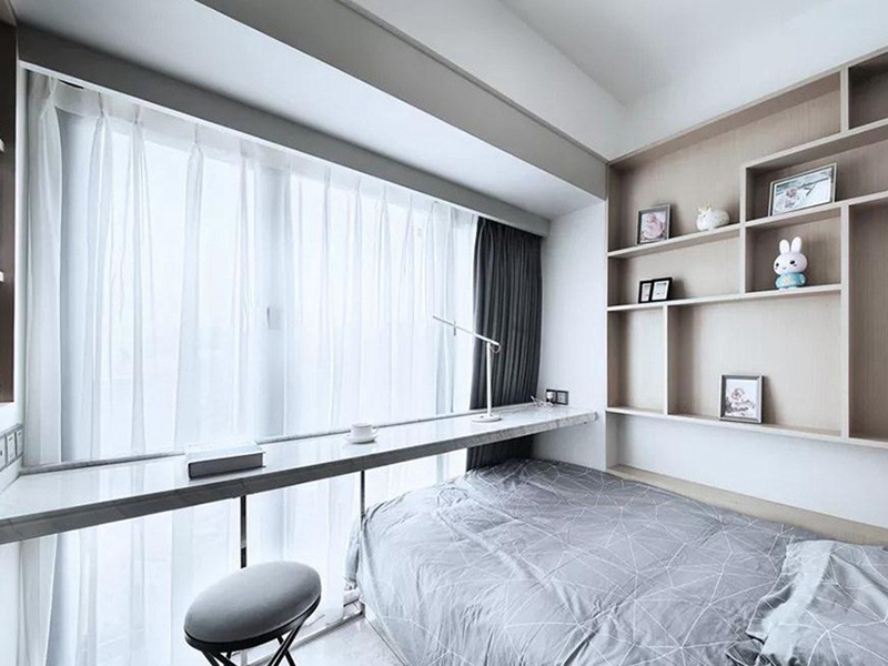 廊坊市霸州市臥房帶陽臺裝修設(shè)計圖