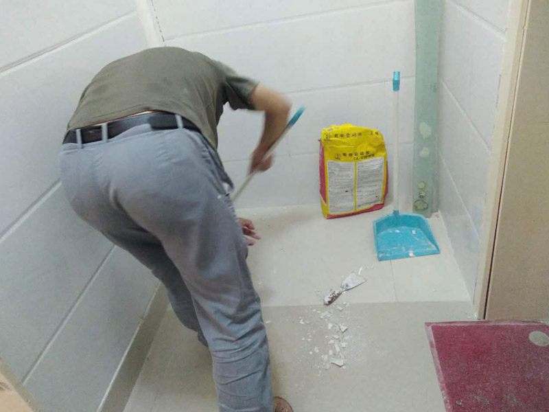 補貼瓷磚溝縫、清理