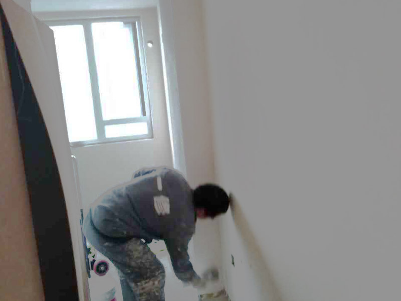 墻面刮膩子，砌墻貼磚